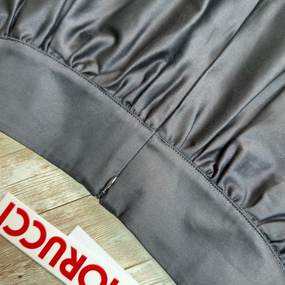 Fiorucci NOS (Deadstock) Vintage Black Mini Skirt with Playful Petal Hem Size 6 - Picture 5 of 12